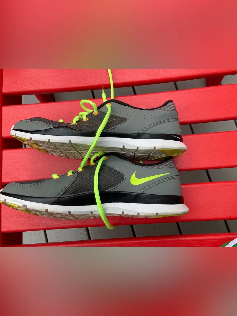 Women’s Nike Sneaker Size 9